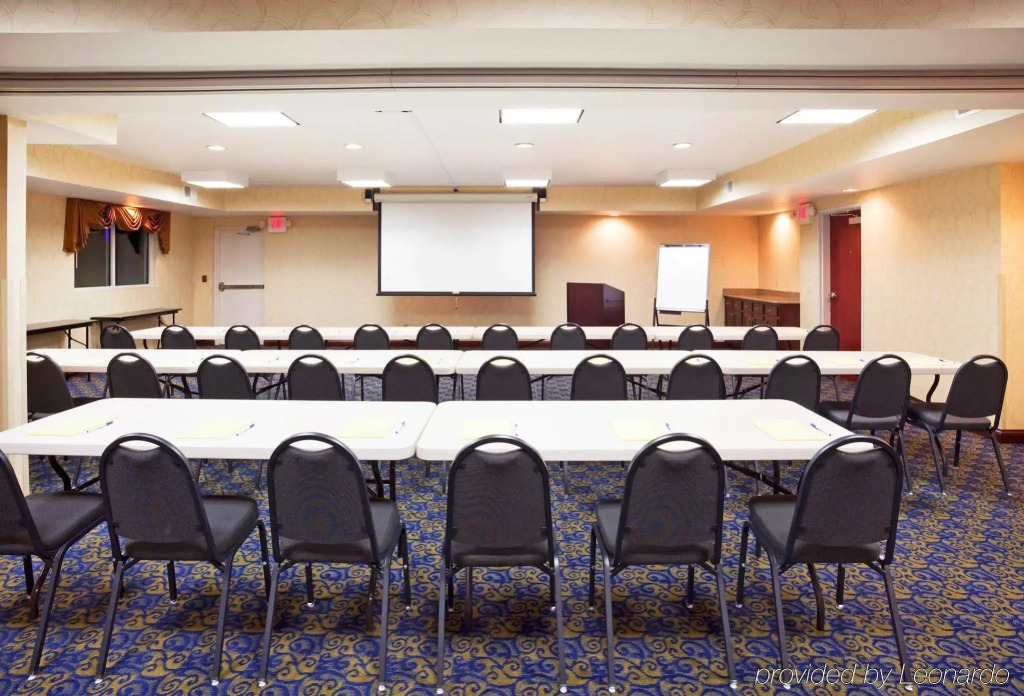 Holiday Inn Express Hotel & Suites Cincinnati Southeast Newport by IHG