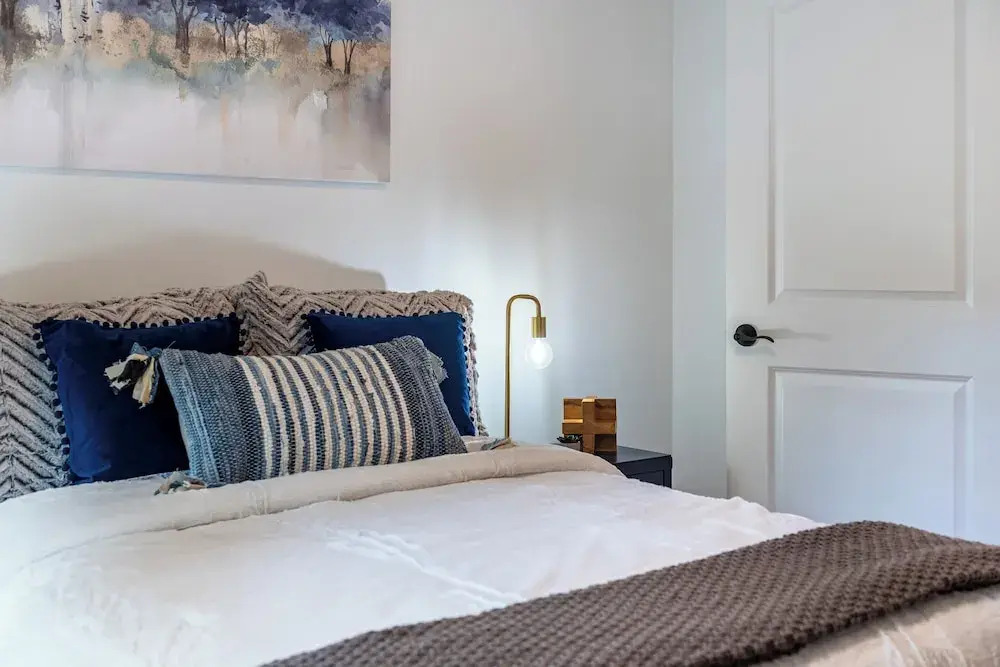 Luxuriously Lakeside by AvantStay | Lakefront Retreat