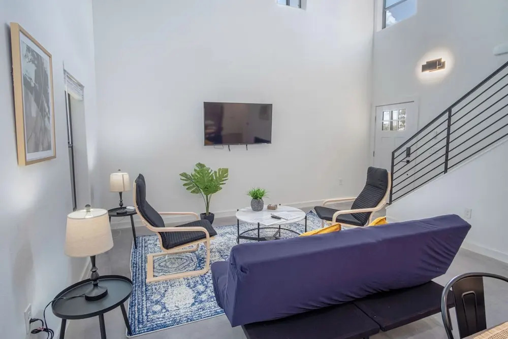 Gorgeous 3 BR 2 BA Near Amazing Downtown