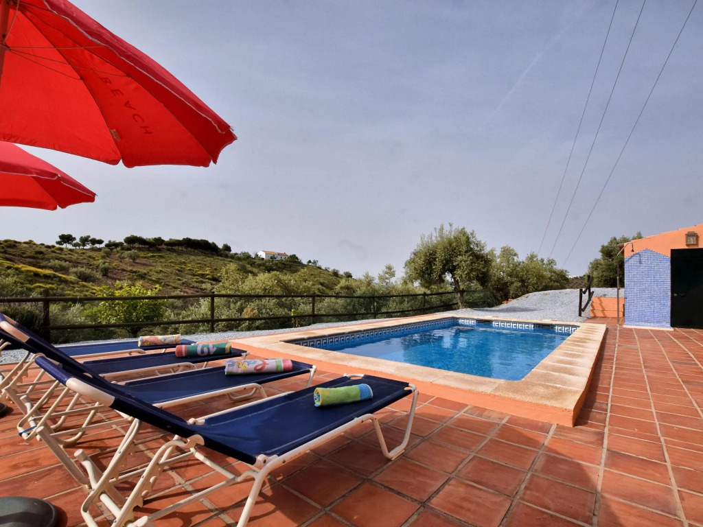 Stunning Cottage with Pool, Terrace, Garden, Sun-loungers