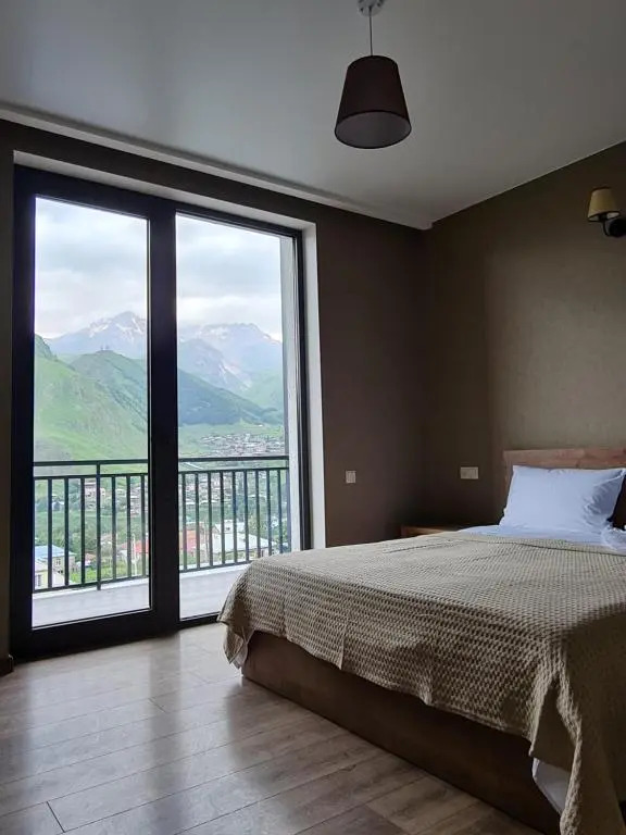 Kazbegi 4U