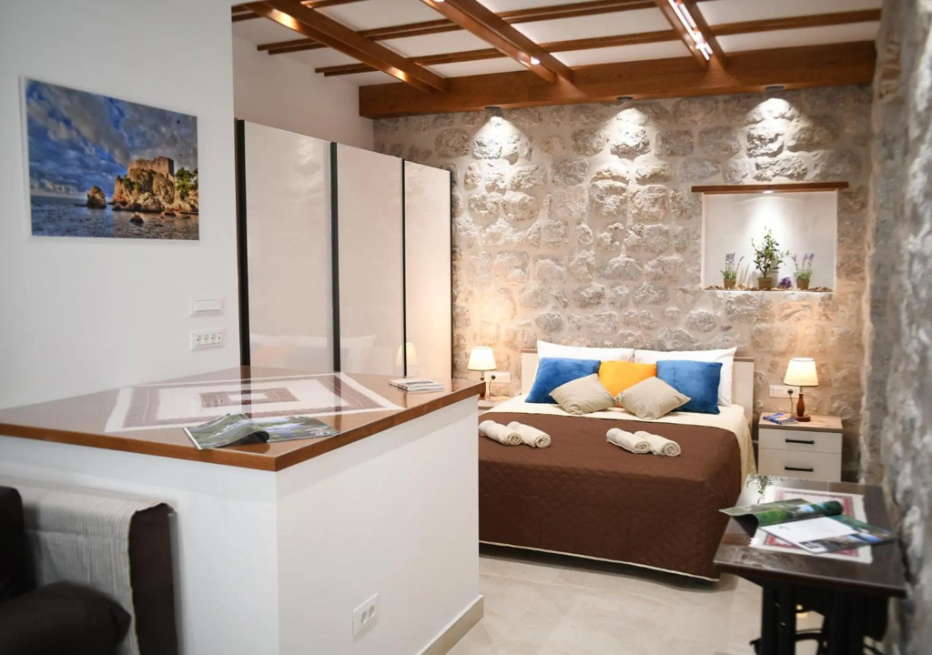 Old Town Dubrovnik Studio, Quiet Street, 2 min Stradun