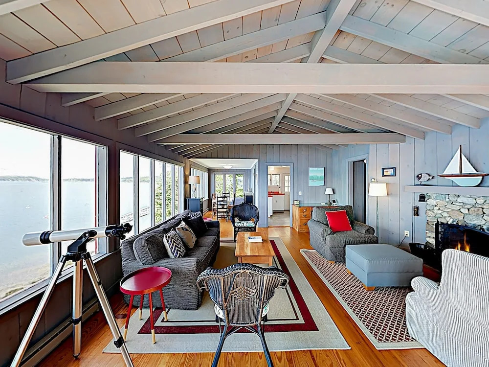 New Listing! 2 Waterfront S, Near Town 3 Bedroom Cottage
