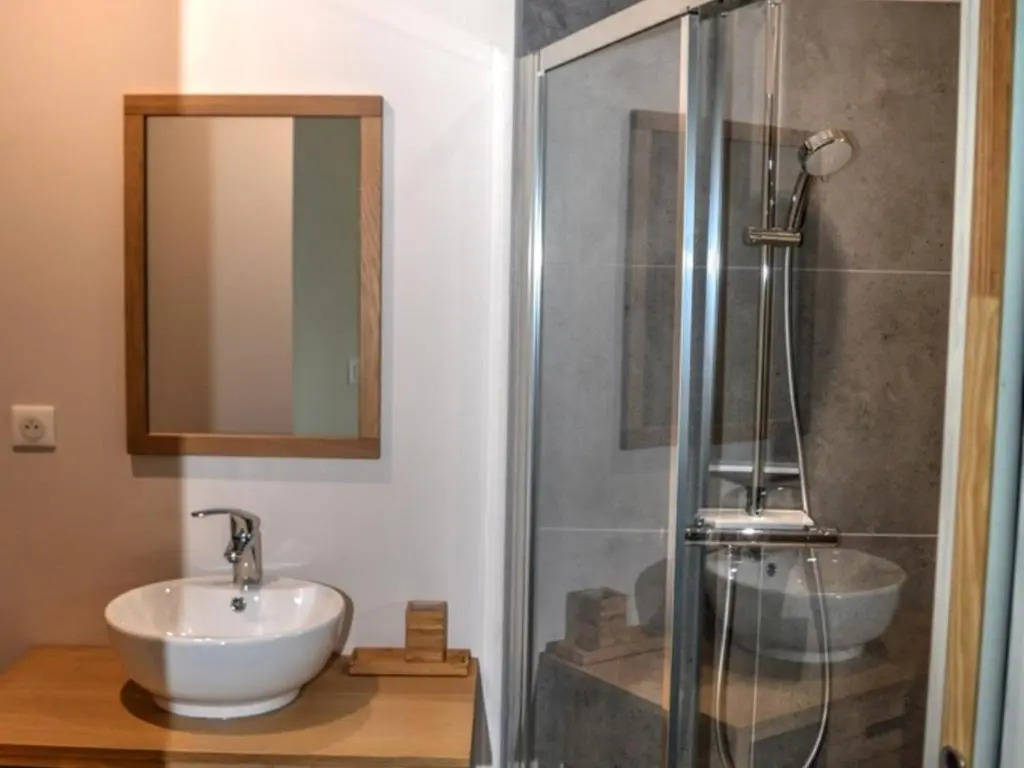 Maison de plain-pied, cour et jardin privé, proche sites touristiques, idéale familles ou amis - FR-1-381-480