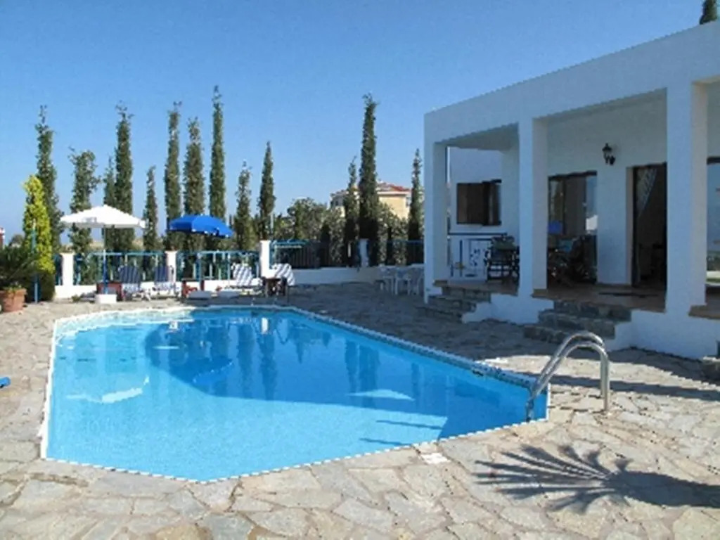 Chriseleni Latchi Villas