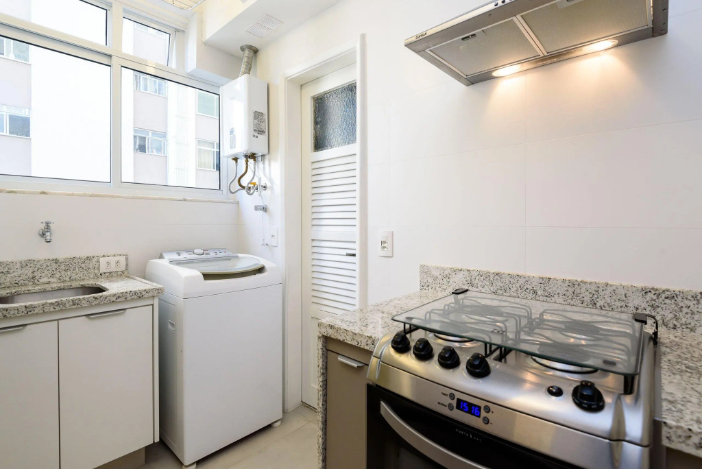Apartamento No Leblon Com 3 Quartos | Gbc 260/301