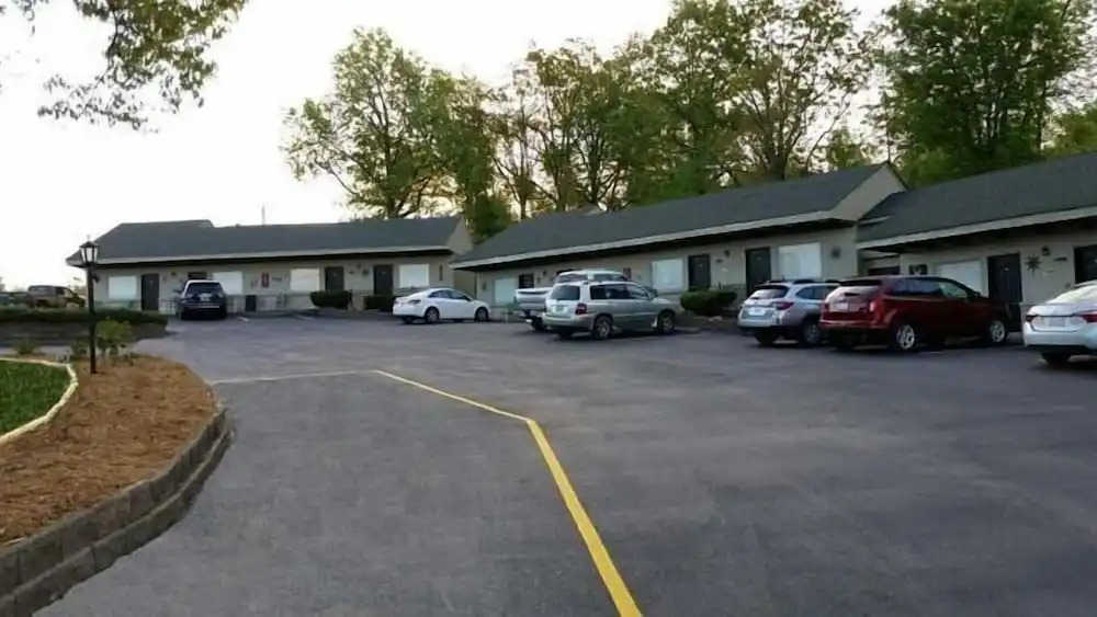Inn by the Lake Gilbertsville Hotel