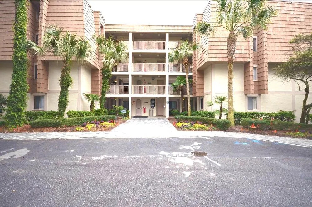 Plantation Club 470 by RedAwning