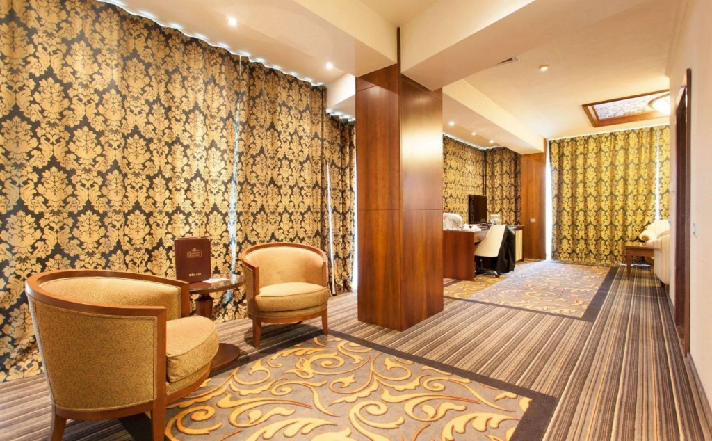 Metropolis Hotel