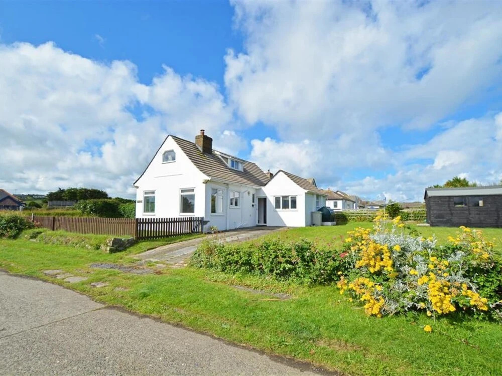 Cozy Holiday Home in Widemouth Bay With Large Garden