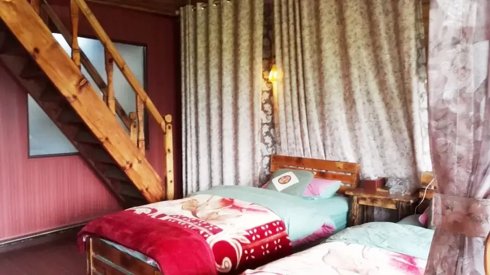 Luguhu Lakeside Apu Guest House