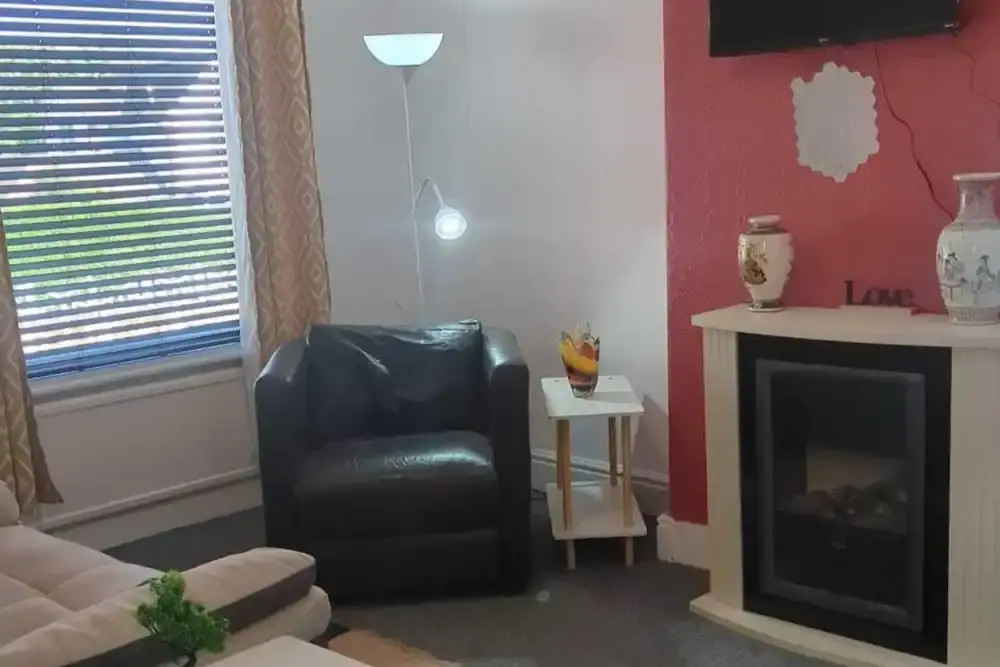 2 Bed-sleeps 3-free Parking-5 Min To Beach