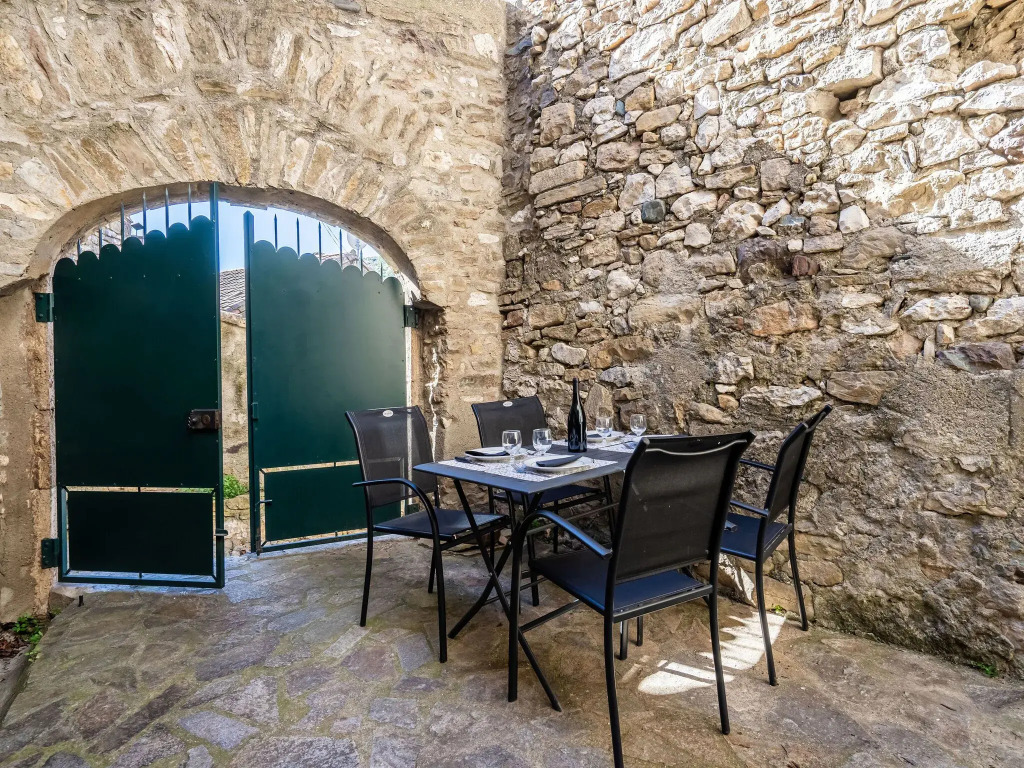 Vineyards & Village Stay