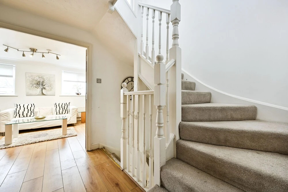 Riverside Townhouse with private Garden