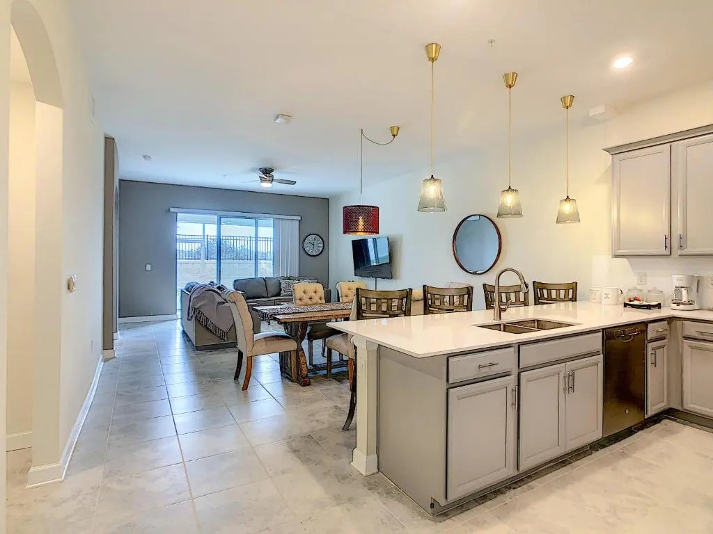Fantastic Stylish 2BR condo in Four Corners with free Waterpark