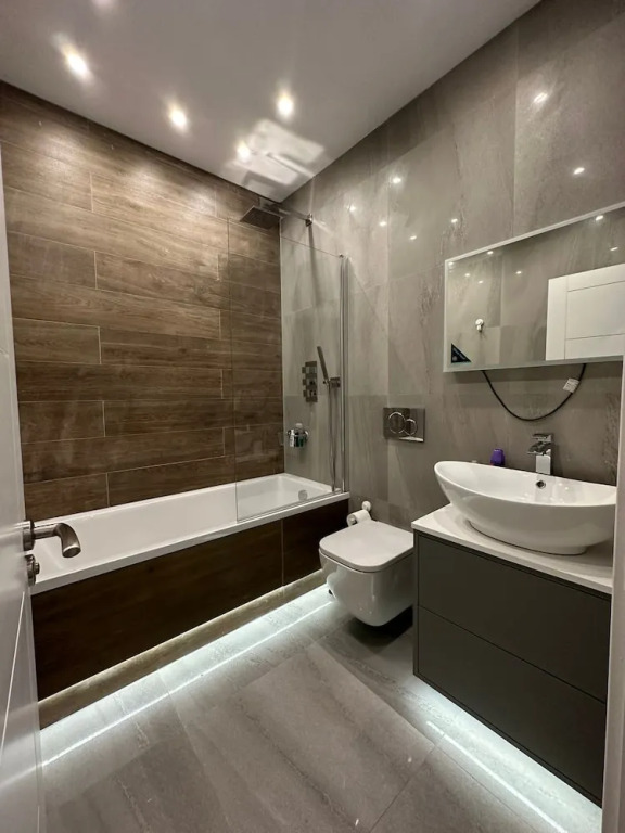 Themed Stunning 1-bed Apartment in London