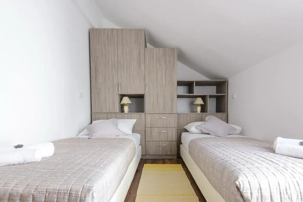 Apartment Violeta 2 with parking