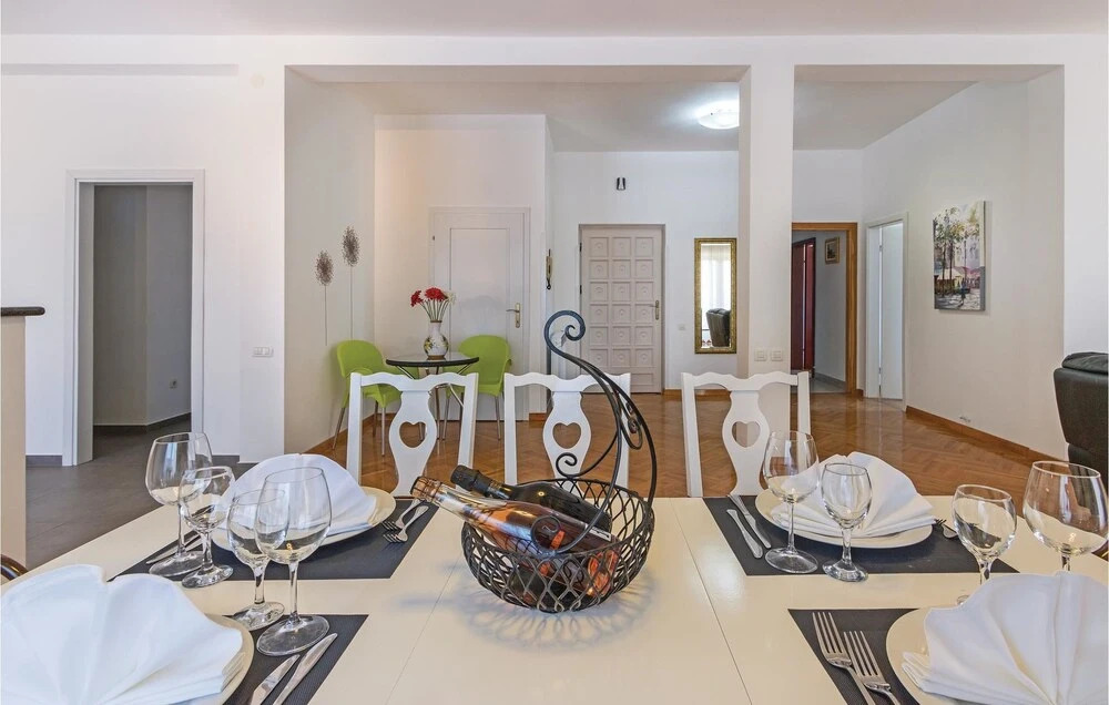 Stunning Apartment in Medulin With 4 Bedrooms and Wifi