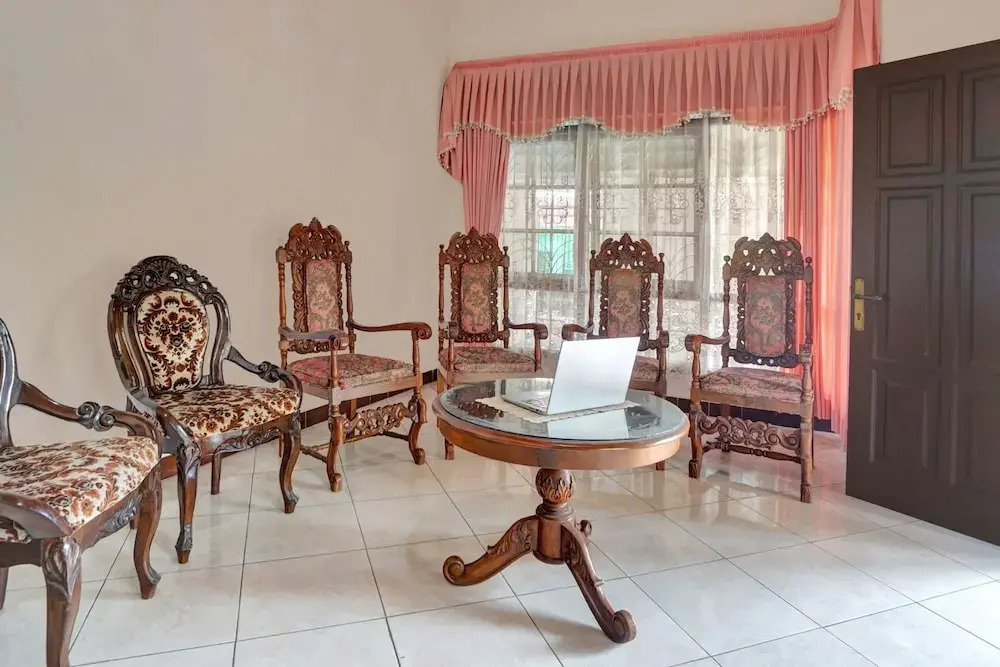 SPOT ON 90539 Taman Borobudur Guest House Syariah