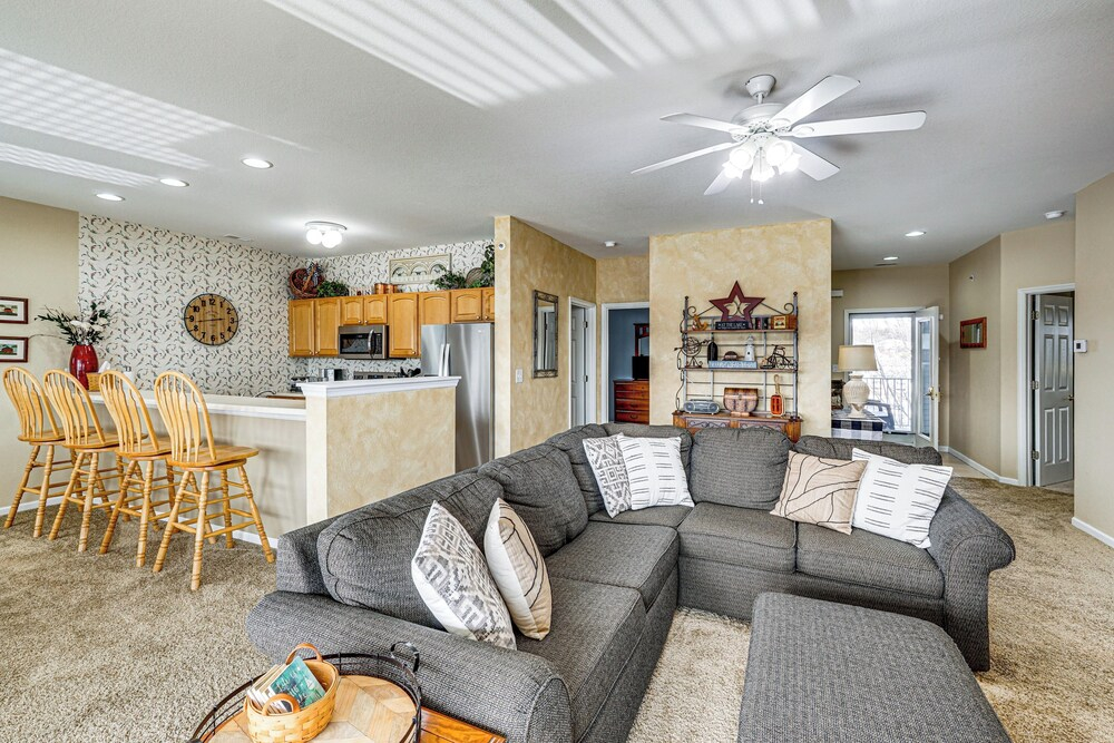 Lake View + Pool Access: Waterfront Ozark Escape!