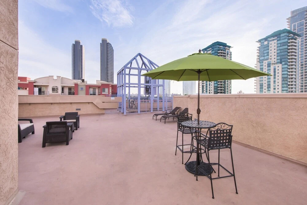 Chic Gaslamp Quarter Suites by Sonder