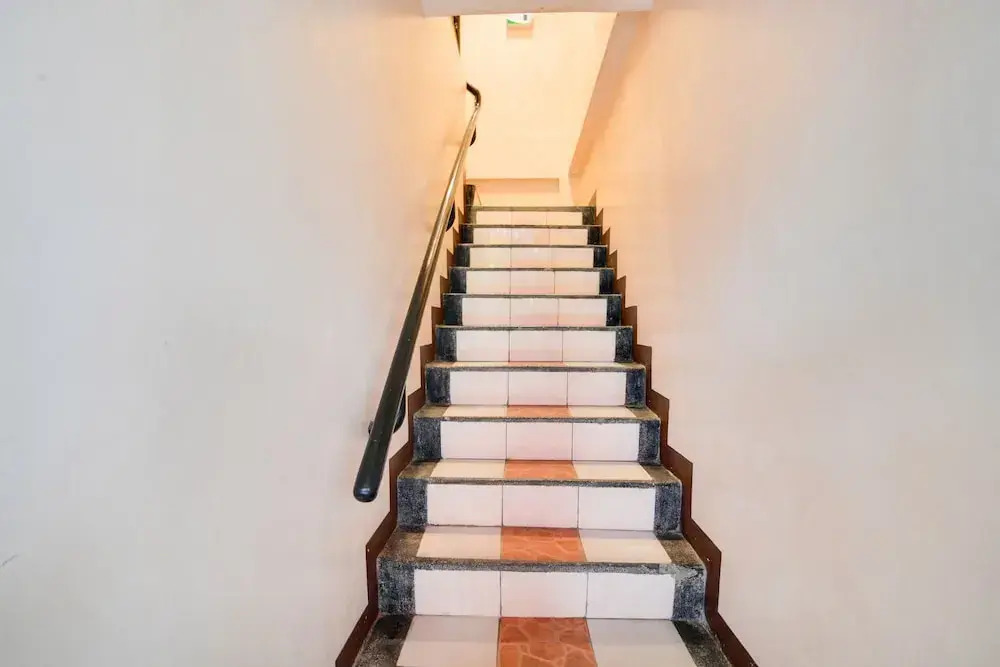 OYO 912 Fb Suites