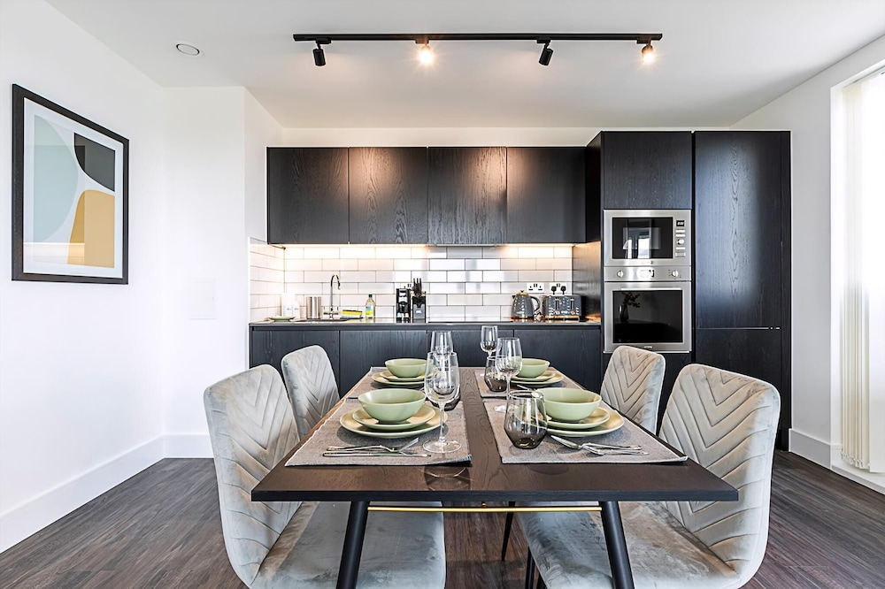 Sleek and Stylish 9th Floor Apartment