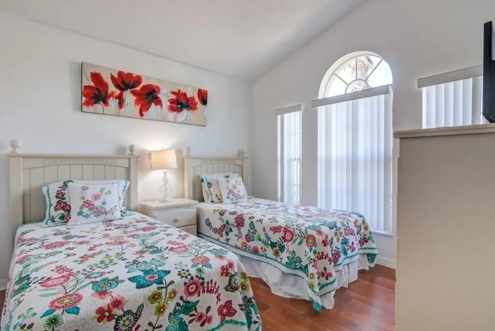 Lovely Lake 20 Min To Disney Large Pool! 4 Bedroom Home