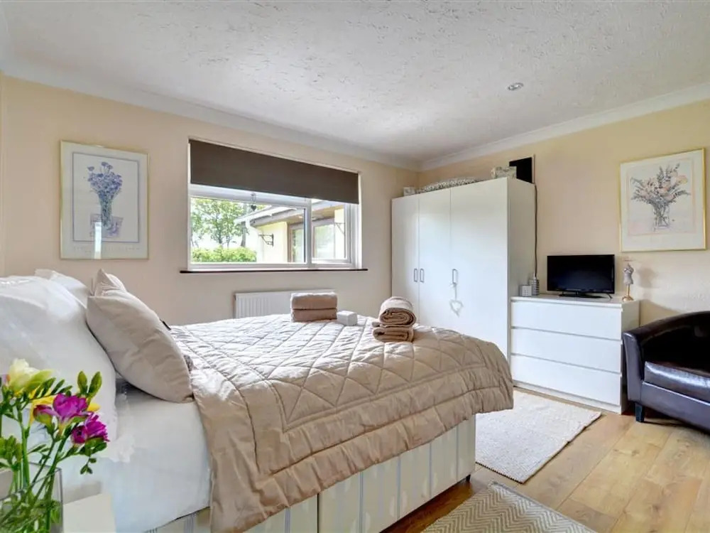 Tastefully Decorated Holiday Home With Bright Conservatory and View of the Country Estate