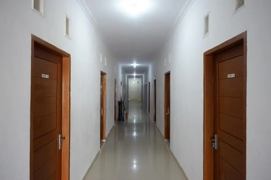 RedDoorz Plus at Hotel Lestari Karema Mamuju
