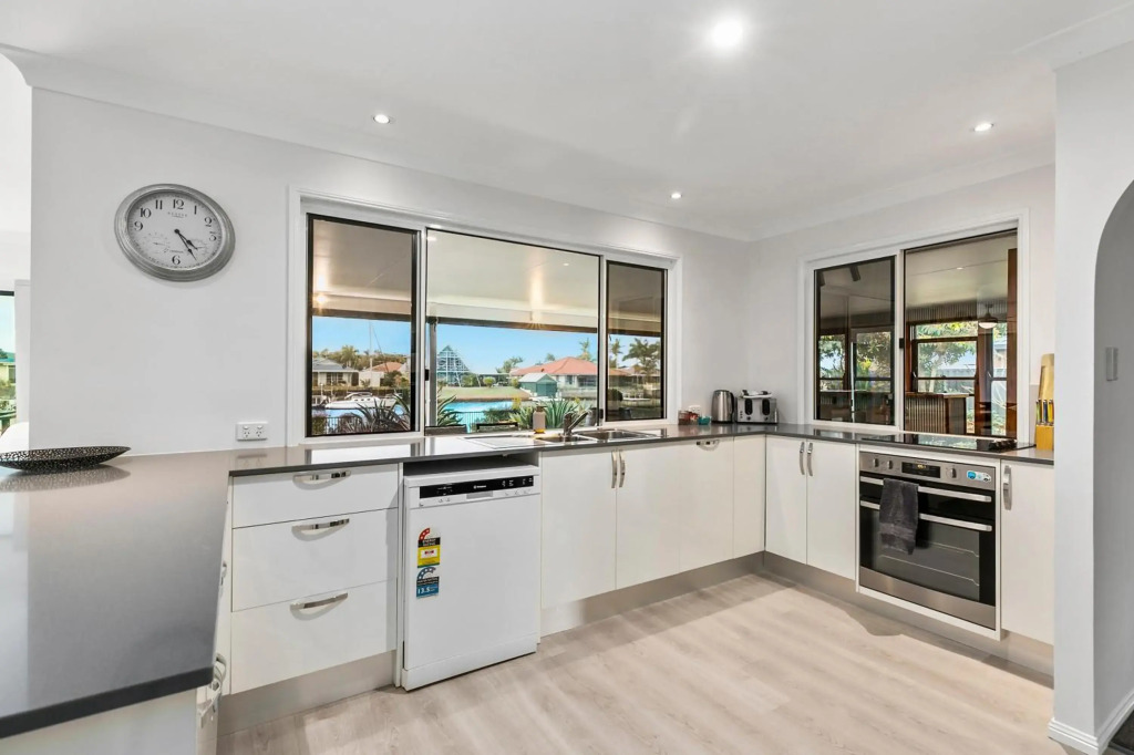 Bribie Island Canal Holiday Destination!