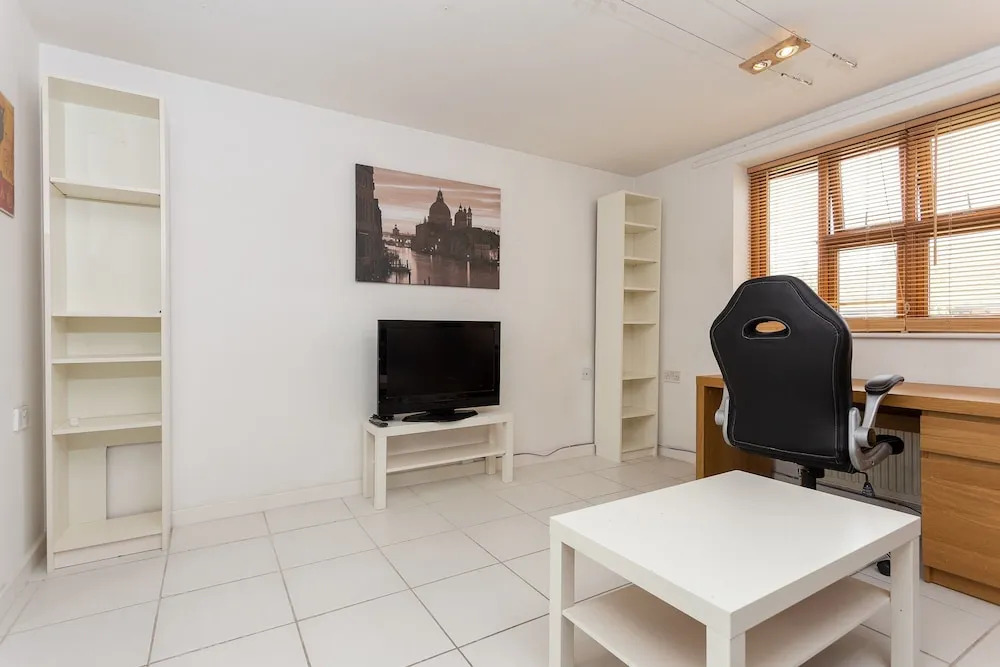 Modern 1 Bedroom Apartment in Shepherds Bush