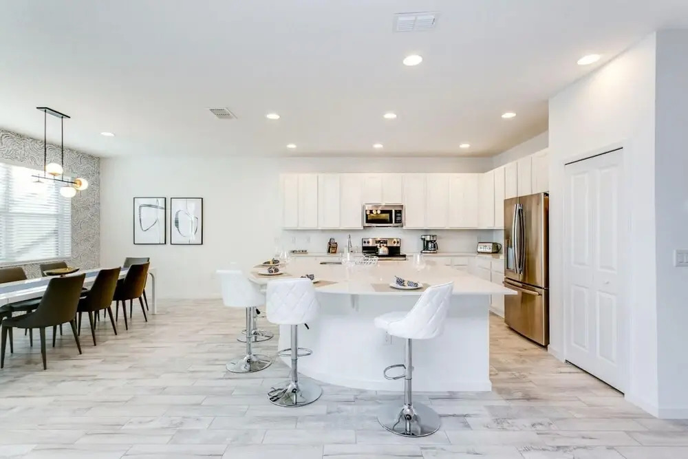 6BR Luxury Home - Private Pool Hot Tub and BBQ
