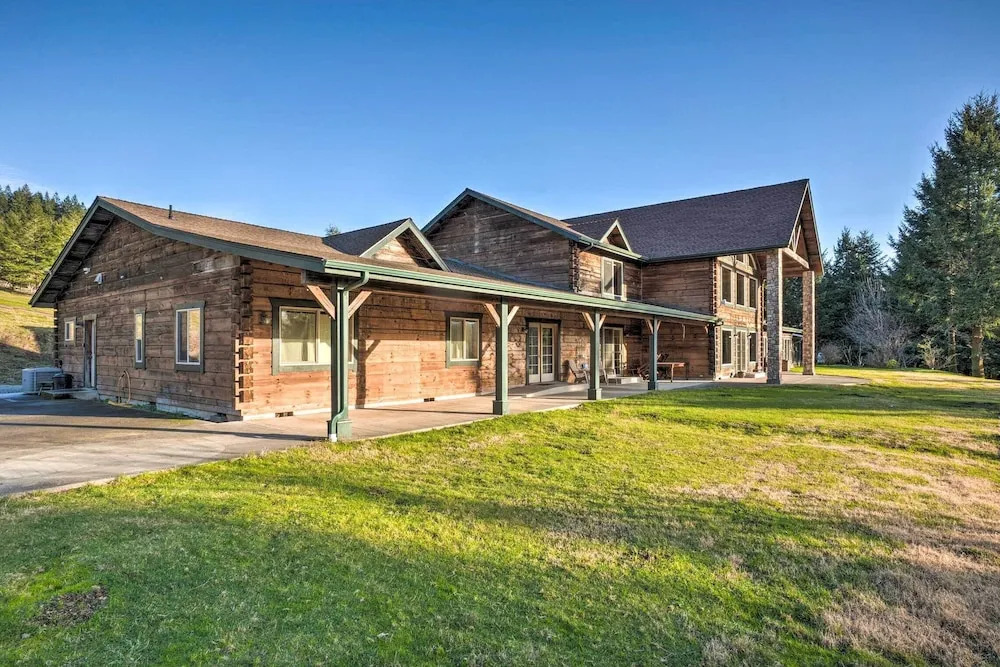 Brookings Vacation Rental Lodge on 88 Acres