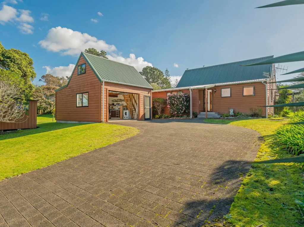Sea Breeze Sanctuary - Pauanui Holiday Home