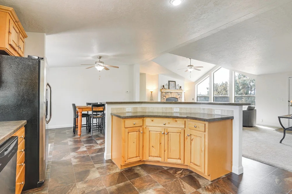 Secluded Boulder House - Next to National Forests!