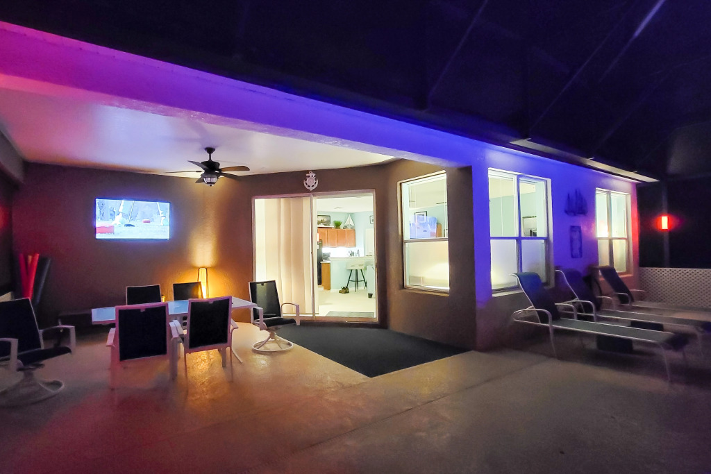 4-Bed Villa with Aquatic Themed Pool & Poolside TV, Kissimmee, US
