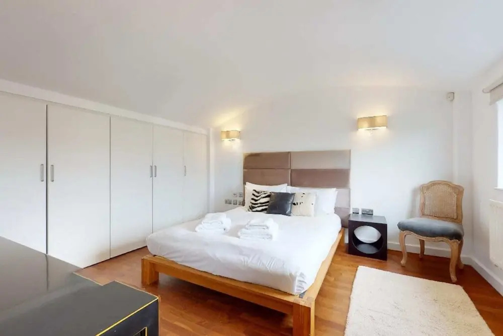 Short let - Penthouse Apartment With West-facing Terrace