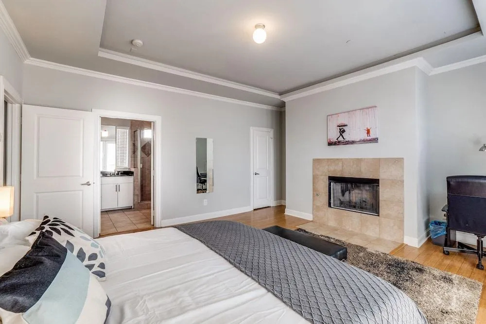 Gorgeous Oak Lawn Townhouse KING BEDS