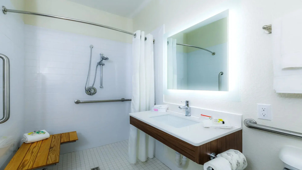 Holiday Inn Express Osage Beach - Lake of the Ozarks by IHG