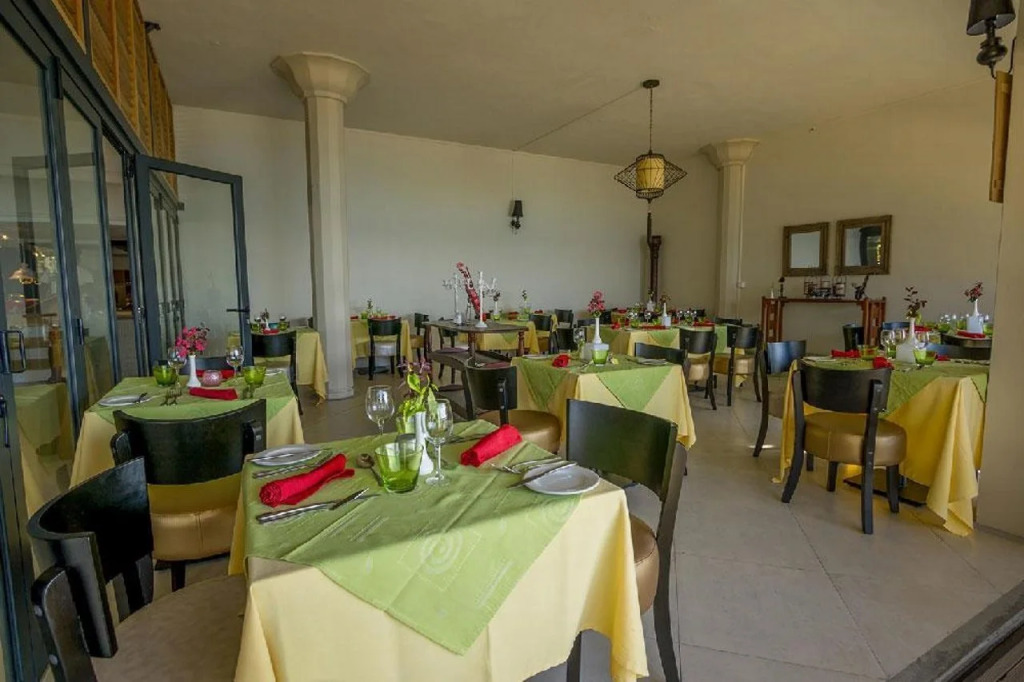 Le Peninsula Bay Beach Resort & Spa