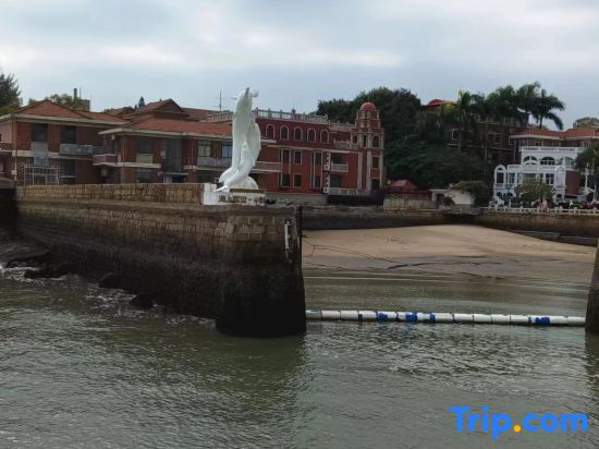 Shimo Youzou Riyue Yingyin Scenic Apartment (Gulangyu Sanqiutian Pier)