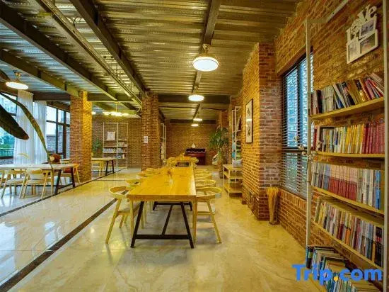 Zhigao Academy Homestay (Lingnan Normal University)