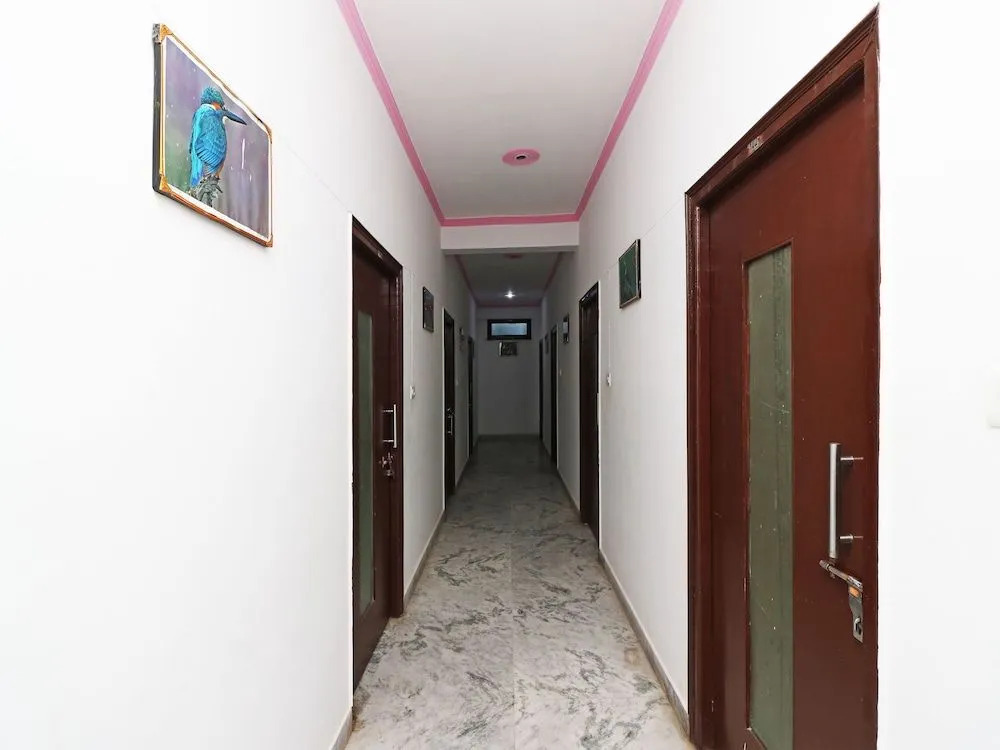 Oyo 22015 Hotel Lakshya Palace