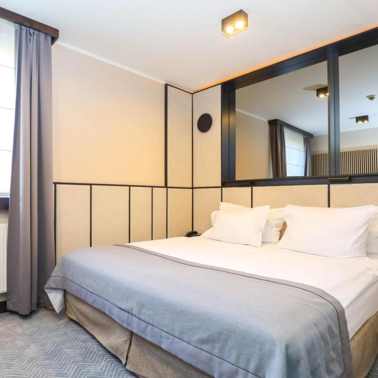 Ilonn Hotel