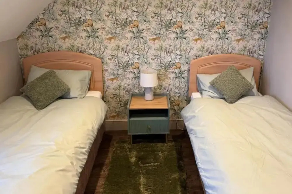 Near Beach - Sea View - Sleeps 6 - Parking