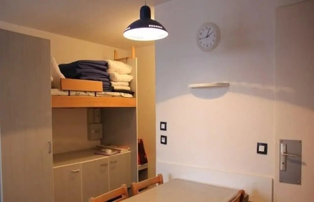 appartment of about 26m2 on the 6th floor  Holiday home 0 agence la ci
