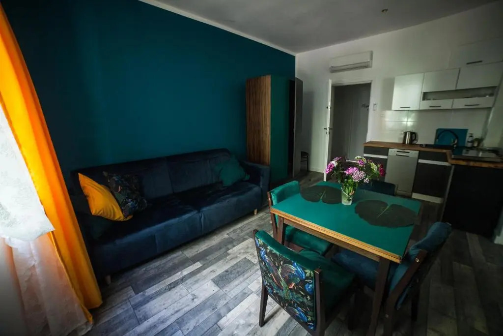 Lawendowo- sauna, jacuzzi, domki w ogrodzie i apartamenty w kamienicy