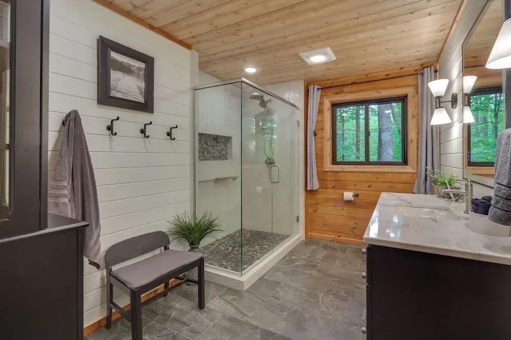 Cozy Wisconsin Cabin w/ Deck, Kayaks & Lake Views!