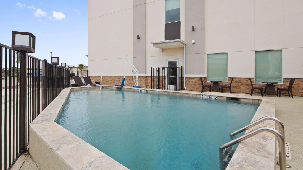 Best Western Green Oak Inn & Suites